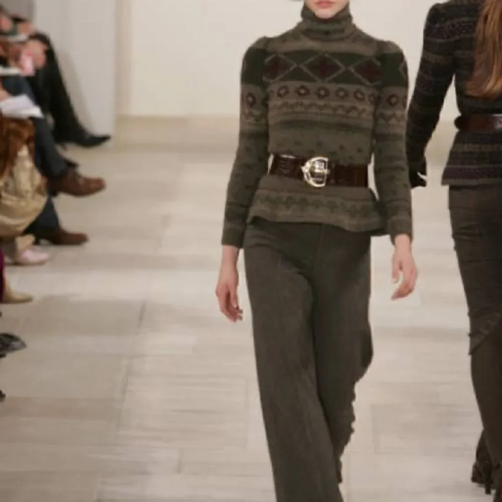 *Vintage Fall 2006 Runway Collection Brown Alligator Brass Buckle Contour Belt - Picture 4 of 16